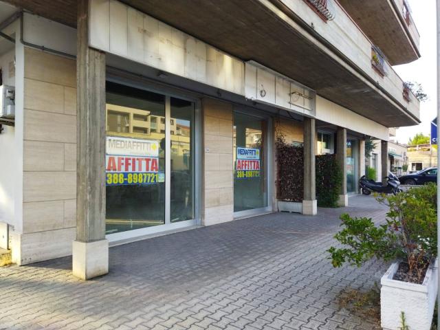 Locale Commerciale in affitto a Montesilvano, Abruzzo