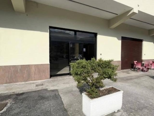 Locale Commerciale in affitto a Morolo, Lazio