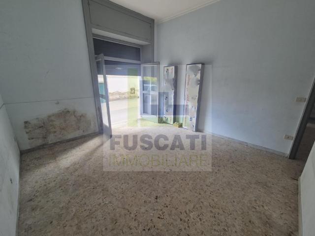 Locale Commerciale in affitto a Mugnano Di Napoli, Campania