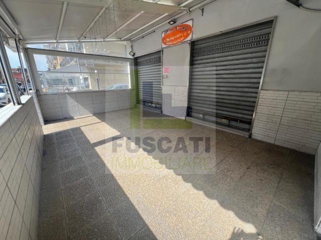Locale Commerciale in affitto a Mugnano Di Napoli, Campania
