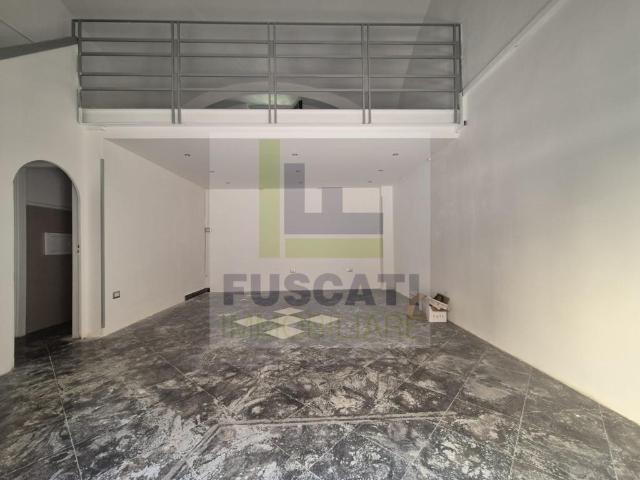 Locale Commerciale in affitto a Mugnano Di Napoli, Campania