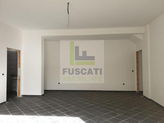 Locale Commerciale in affitto a Mugnano Di Napoli, Campania
