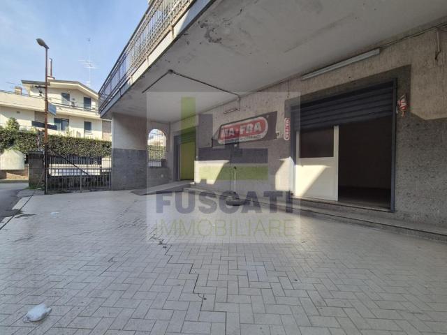 Locale Commerciale in affitto a Mugnano Di Napoli, Campania