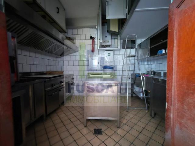 Locale Commerciale in affitto a Mugnano Di Napoli, Campania