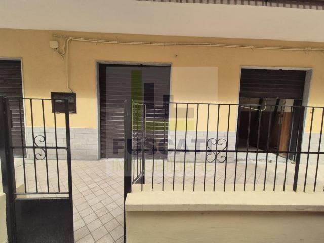 Locale Commerciale in affitto a Mugnano Di Napoli, Campania
