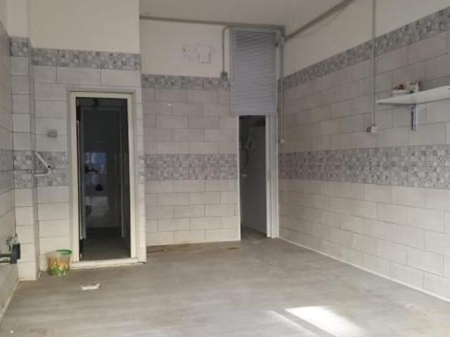 Locale Commerciale in affitto a Municipalità 10, Campania