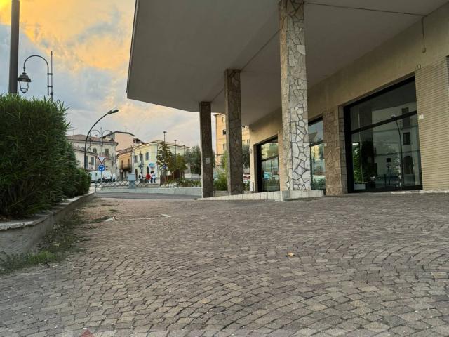 Locale Commerciale in affitto a Unione dei Comuni della Val Vibrata, Nereto