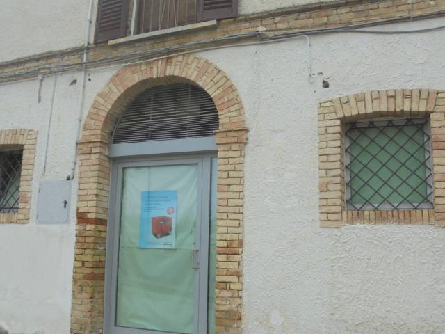 Locale Commerciale in affitto a Nocciano, Abruzzo