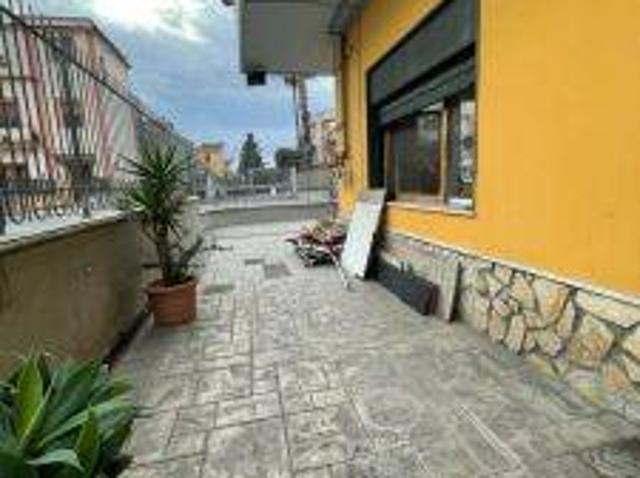 Locale Commerciale in affitto a Nocera Inferiore, Campania