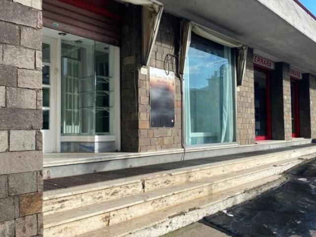Locale Commerciale in affitto a Nocera Superiore, Campania