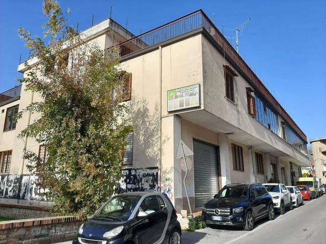 Locale Commerciale in affitto a Nocera Superiore, Campania