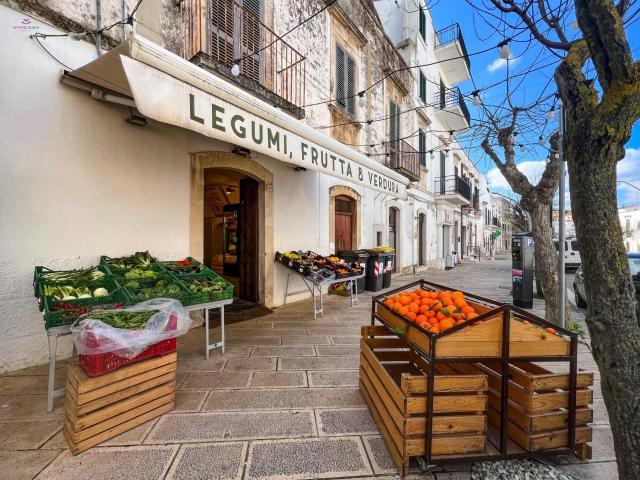 Locale Commerciale in affitto a Puglia, Bari