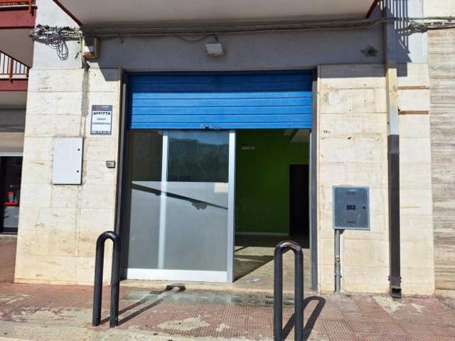 Locale Commerciale in affitto a Puglia, Bari