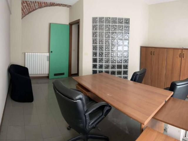 Locale Commerciale in affitto a Porta Mortara, Piemonte