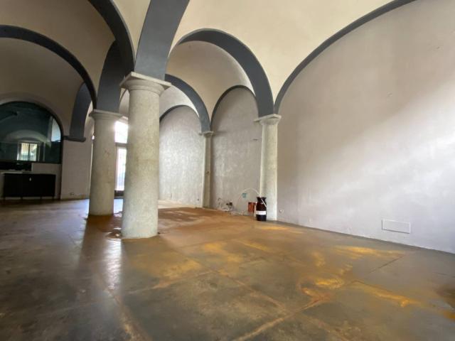 Locale Commerciale in affitto a Piemonte, Novara