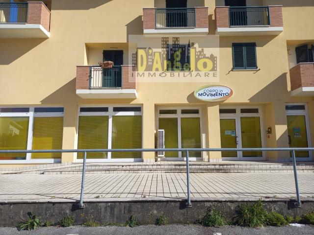 Locale Commerciale in affitto a Marche, Ascoli Piceno