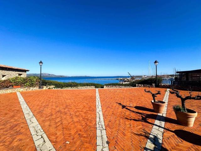 Locale Commerciale in affitto a San Pantaleo, Sassari