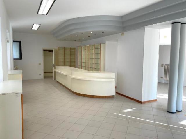 Locale Commerciale in affitto a Orgiano, Veneto