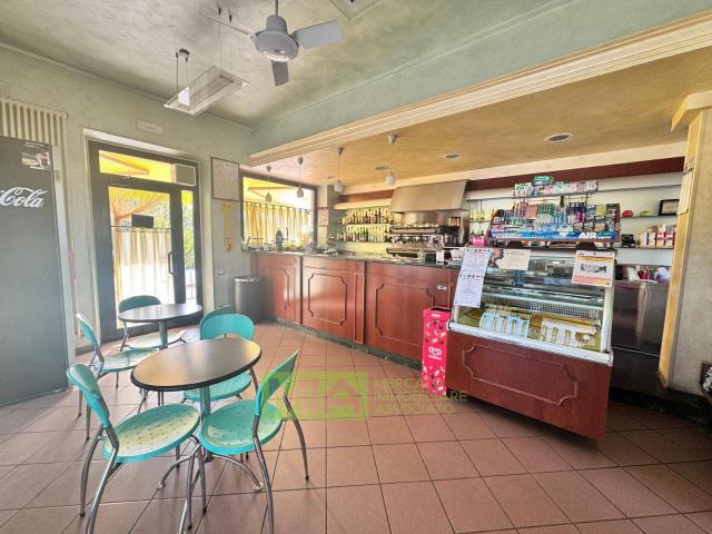 Locale Commerciale in affitto a Marche, Fermo