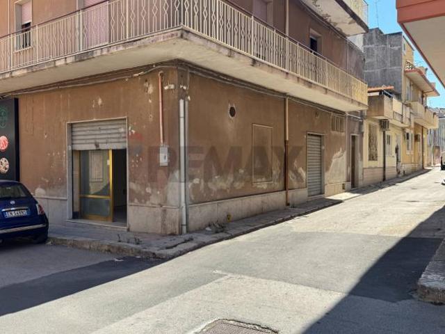 Locale Commerciale in affitto a Pachino, Siracusa