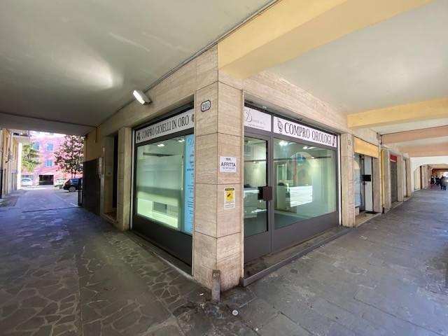 Locale Commerciale in affitto a Sacra Famiglia, Padova
