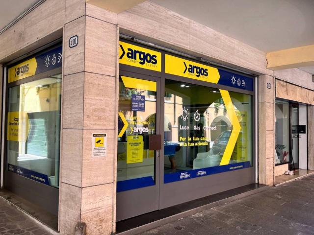 Locale Commerciale in affitto a Sacra Famiglia, Padova
