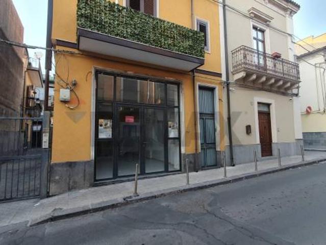 Locale Commerciale in affitto a Paternò, Catania
