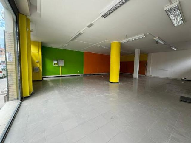 Locale Commerciale in affitto a Marche, Pesaro E Urbino