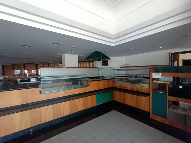 Locale Commerciale in affitto a Miralfiore, Marche