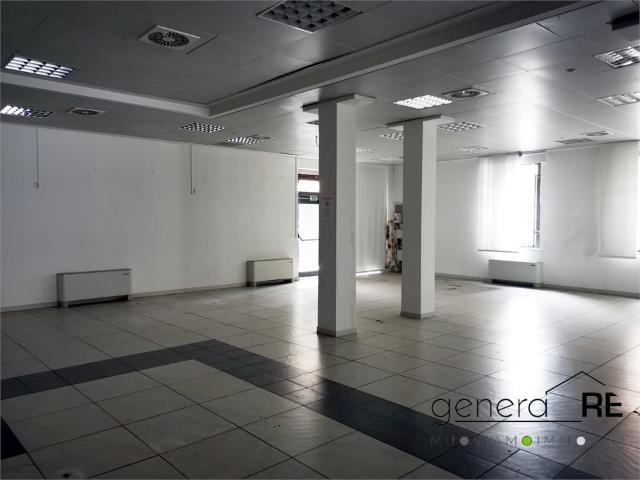 Locale Commerciale in affitto a Pescara, Abruzzo