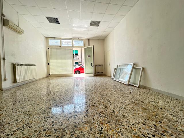 Locale Commerciale in affitto a Rancitelli, Pescara