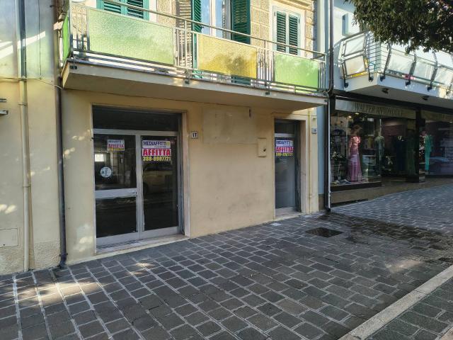 Locale Commerciale in affitto a Pianella, Abruzzo