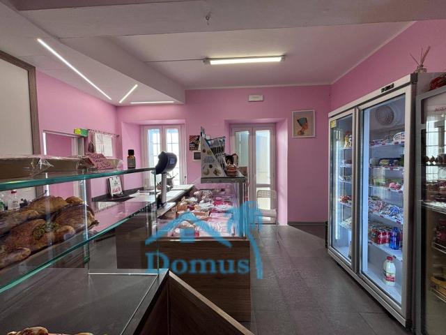 Locale Commerciale in affitto a Riva, Piemonte