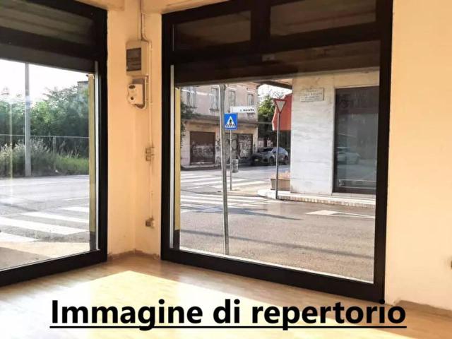 Locale Commerciale in affitto a Oratoio, Pisa