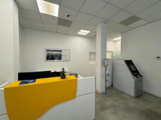 Locale Commerciale in affitto a Pontedera, Toscana