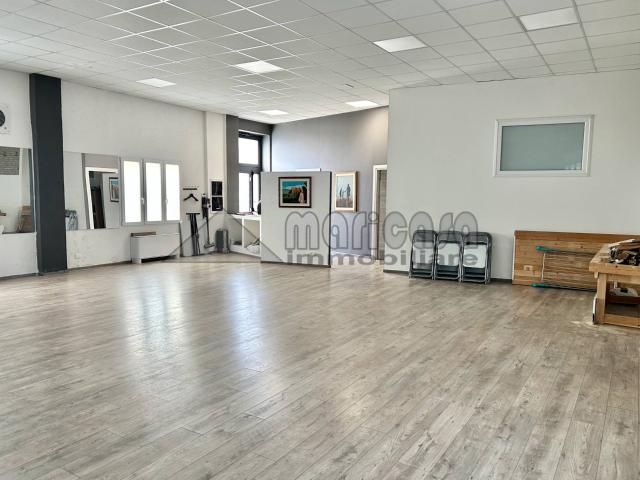 Locale Commerciale in affitto a Portomaggiore, Reggio Emilia