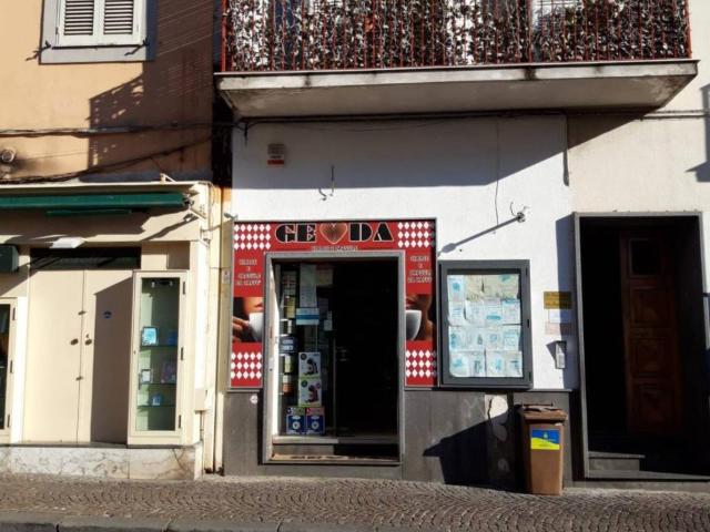 Locale Commerciale in affitto a Rione Ortodonico, Pozzuoli
