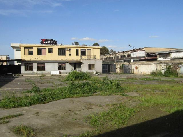 Locale Commerciale in affitto a Soccorso, Prato
