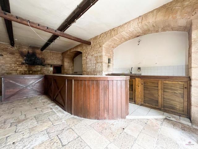 Locale Commerciale in affitto a Puglia, Bari