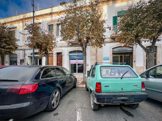 Locale Commerciale in affitto a Puglia, Bari