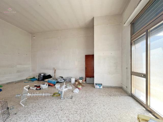Locale Commerciale in affitto a Puglia, Bari