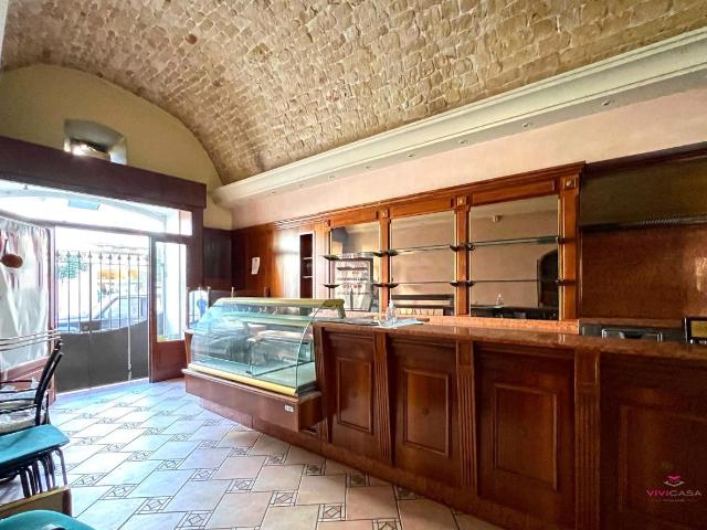 Locale Commerciale in affitto a Puglia, Bari