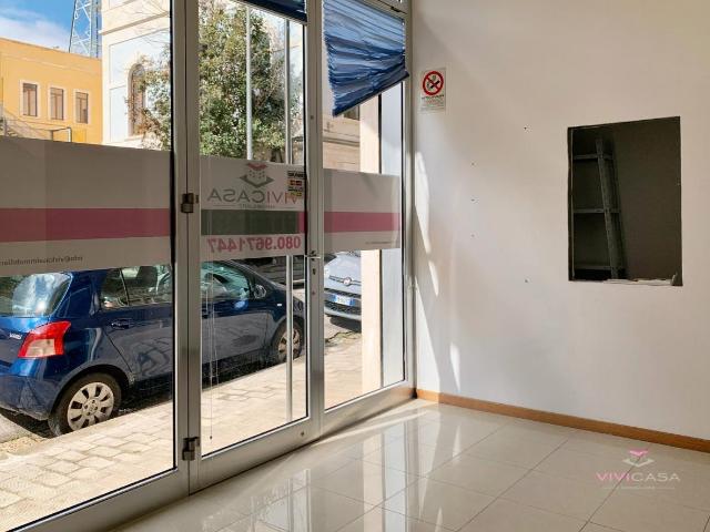 Locale Commerciale in affitto a Puglia, Bari