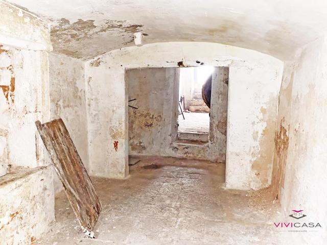 Locale Commerciale in affitto a Puglia, Bari