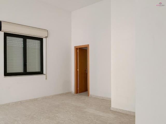Locale Commerciale in affitto a Puglia, Bari