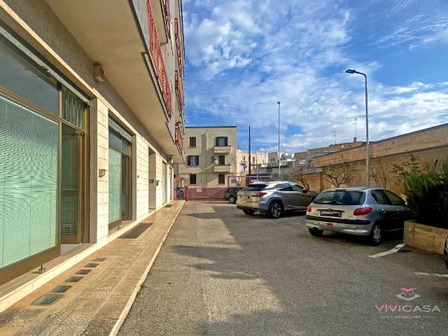 Locale Commerciale in affitto a Puglia, Bari
