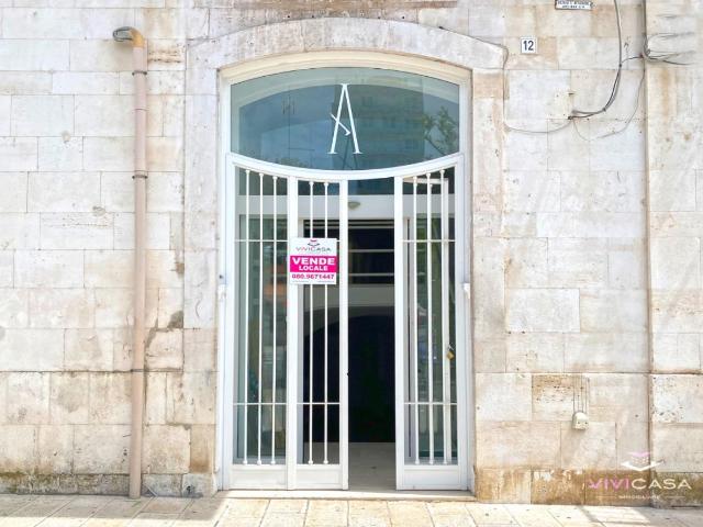 Locale Commerciale in affitto a Puglia, Bari
