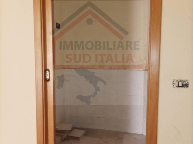 Locale Commerciale in affitto a Qualiano, Campania