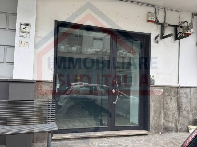 Locale Commerciale in affitto a Qualiano, Campania