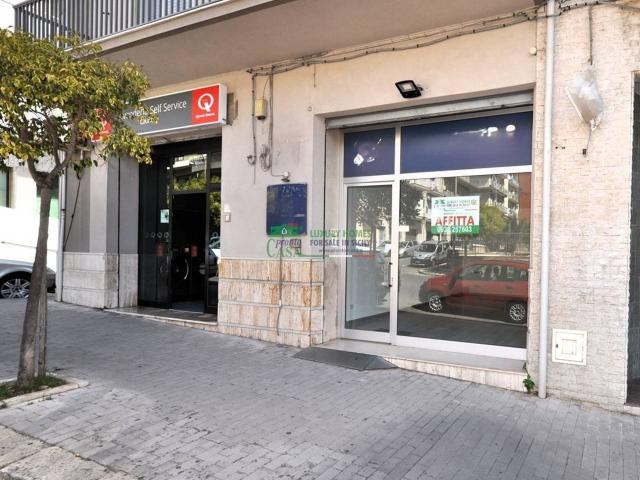 Locale Commerciale in affitto a Ragusa, Sicilia